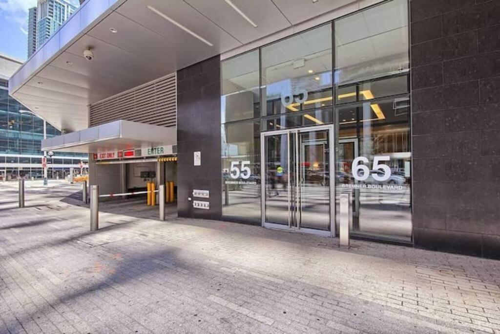 Prestigious 2-Bdrm Condo - Across From Scotiabank Arena Toronto Luaran gambar