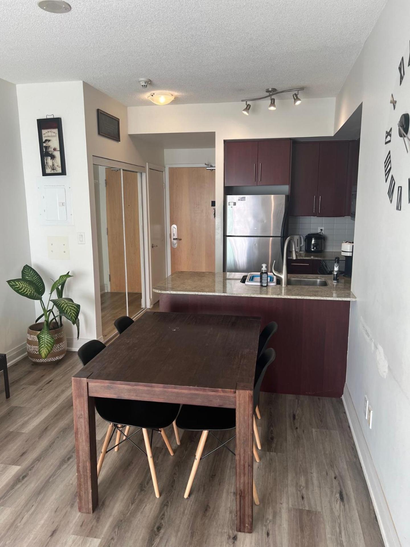 Prestigious 2-Bdrm Condo - Across From Scotiabank Arena Toronto Luaran gambar